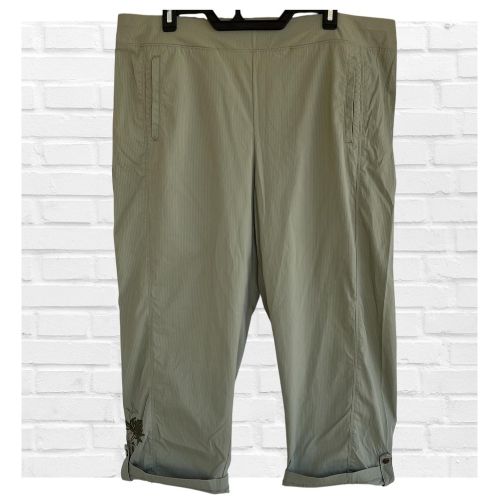 Chico’s Zenergy XL Olive Green Casual Capris Pants Embroidered Summer Vacation